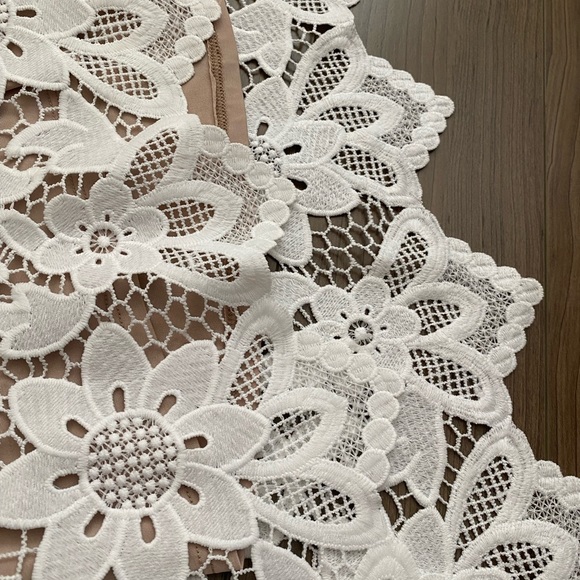 NWOT VICI The Reception Lace Bell Sleeve Dress Small SM - Picture 10 of 11